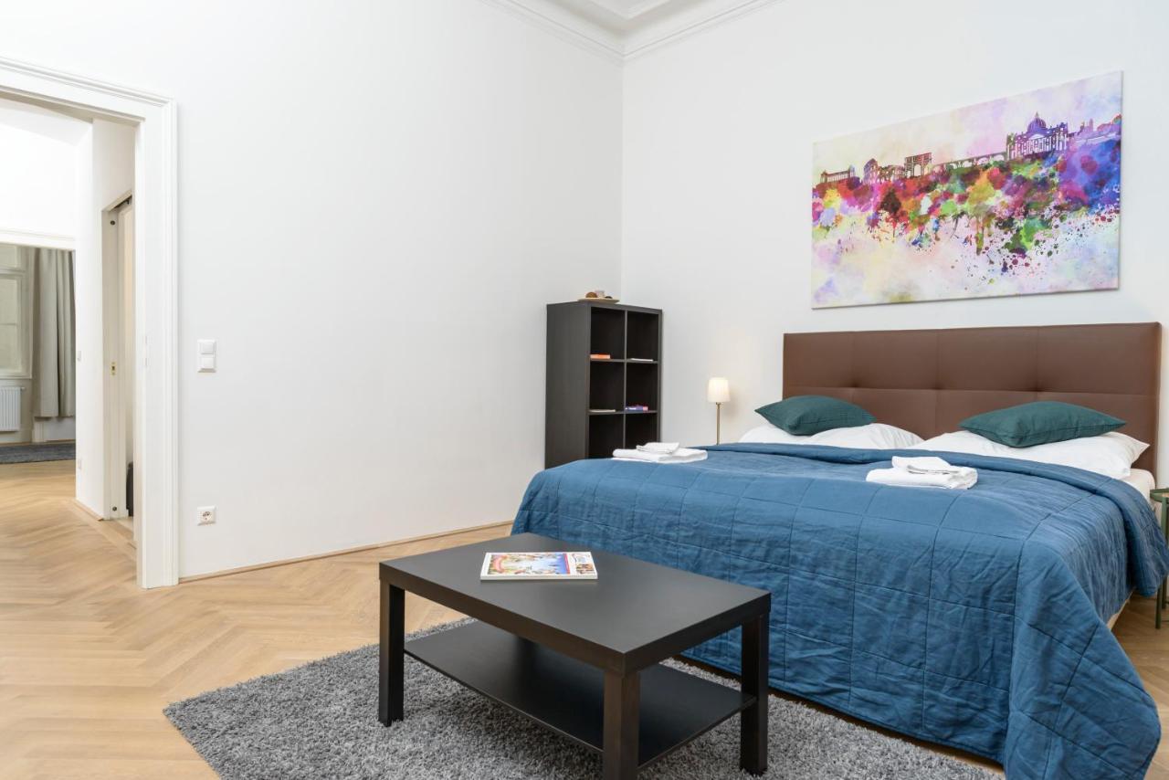 Senator Stephansplatz By Ichbucheat Apartment