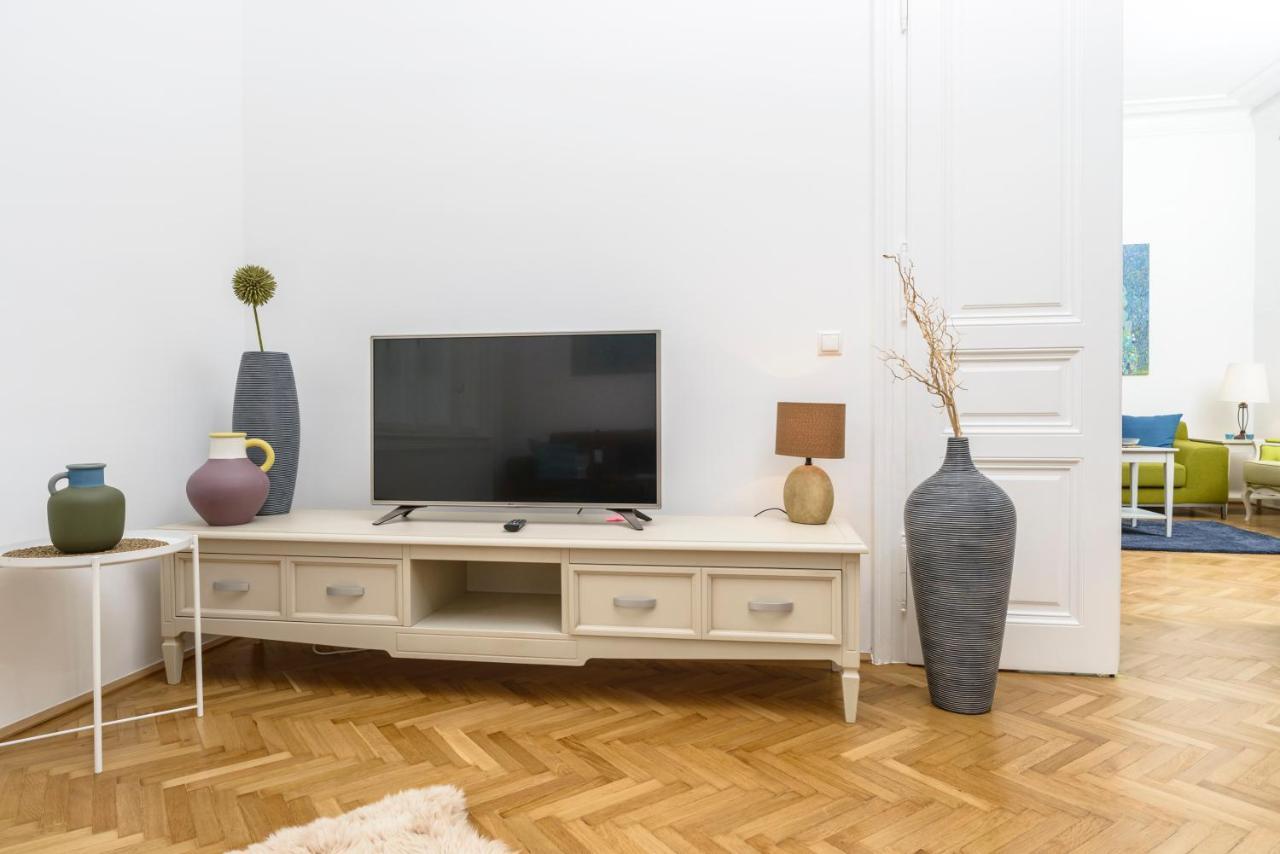 Apartment Senator Stephansplatz By Ichbucheat Wien