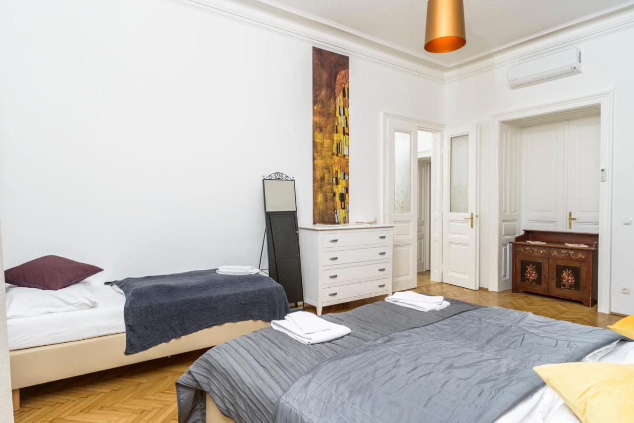 Apartment Senator Stephansplatz By Ichbucheat Wien